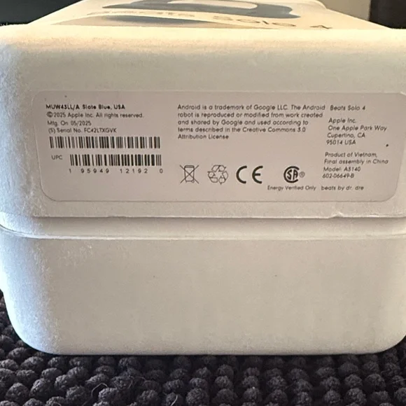 Beats by Dre Solo 4 Over-Ear Headphones - Light Blue - Picture 8 of 8